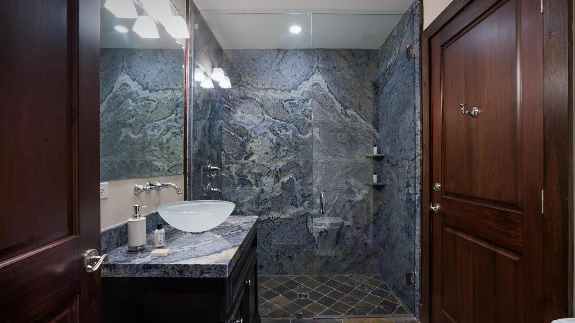 Stepping Stone 4 Bedroom East End Sand Bluff Semesterbostad